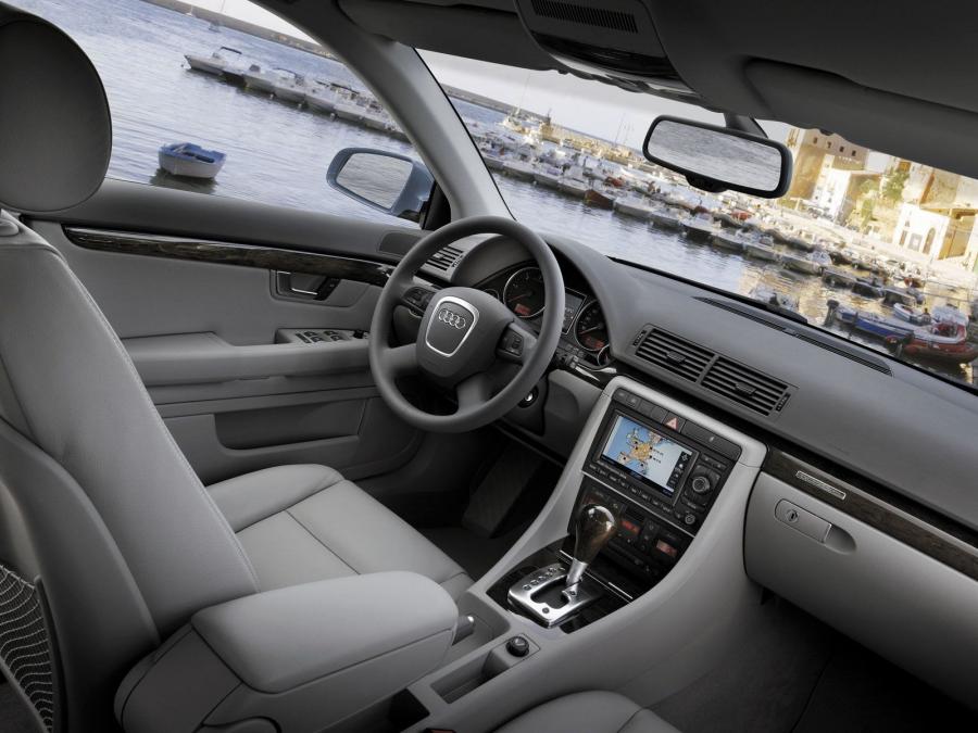 Интерьер Audi A4 2.0T Sedan (B7, 8E) 2004 года  (фото 22 из 26)